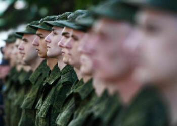 Осенним призывникам 2024 повестки будут вручать в бумажном виде