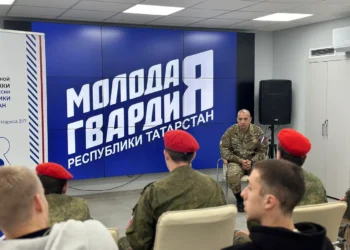 В Татарстане в рамках проекта «Наставник Z» Расим Баксиков провел урок мужества