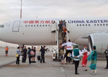 На первом авиарейсе из Шанхая в Казань прилетели более 250 человек