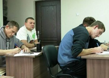 Бойцы из Севастополя и Волгодонска подписали контракт на военную службу в Челнах