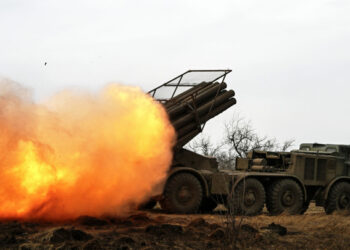 Расчеты РСЗО «Ураган» разбивают укрытия ВСУ на южнодонецком направлении