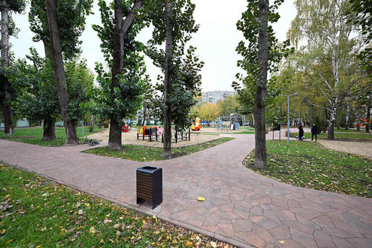 Казанцы гуляют в новом дворе