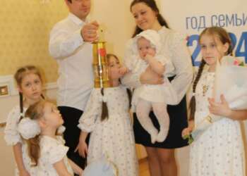 Владимир Путин наградил семью из Татарстана медалью ордена «Родительская слава»