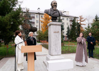 В Казани открыли памятник Абаю Кунанбаеву