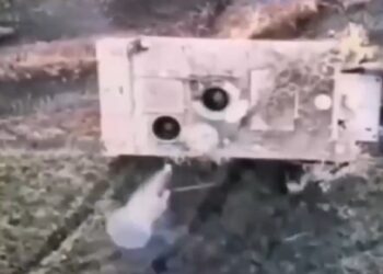 Российский БПЛА сжег американский БТР на харьковском направлении