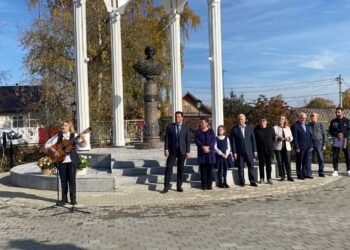 В Елабуге открыли сквер Писателей