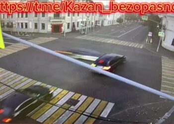 В центре Казани в результате ДТП с участием каршерингового автомобиля пострадали два человека