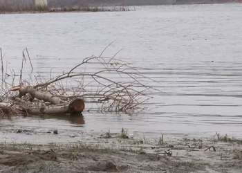 В Татарстане на Каме спасатели шестой день ищут пропавшего рыбака