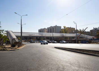 В Казани на Горьковском шоссе установили все надземные пешеходные переходы