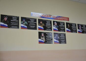 патриотический уголок «Ваш подвиг бессмертен»