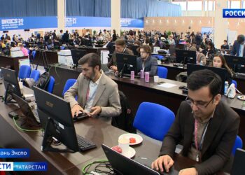 Татарстанцам показали, как журналисты готовятся к пресс-конференции президента России