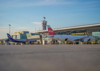 самолеты в аэропорту