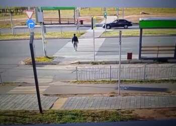 В Нижнекамске иномарка сбила курьера на электровелосипеде