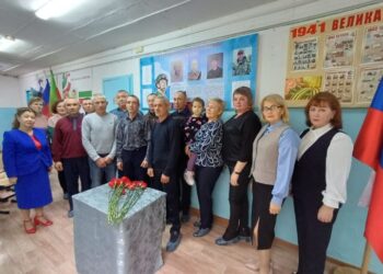 В Стародуванской начальной школе открыли мемориальный стенд в память о бойцах СВО