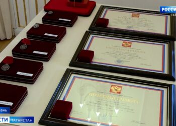 Фарид Мухаметшин наградил 47 выдающихся татарстанцев