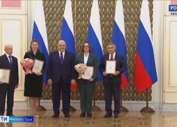 Михаил Мишустин вручил премии Правительства РФ в области образования четырем татарстанцам