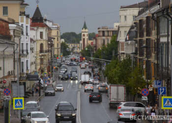 Интеллектуальный светофор оборудовали на Карла Маркса в Казани по нацпроекту