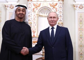 Путину и Аль Нахайяну в гимназии Примакова подарили талисманы