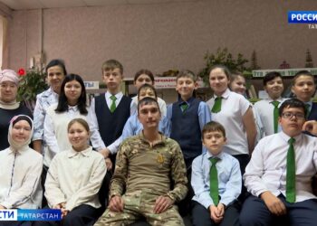 В Буинске участник СВО встретился со школьниками