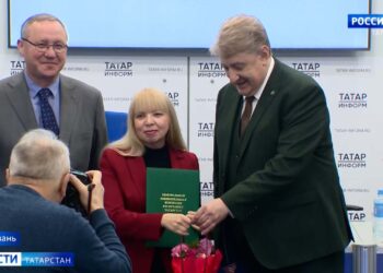 Мухаметшин принимает участие в работе Всемирного конгресса российских соотечественников