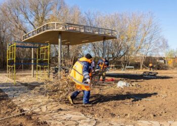 В Альметьевске провели субботник