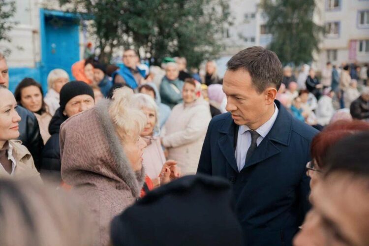 Нагуманов с жителями Альметьевска