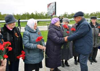 Рустам Минниханов в День пожилых людей призвал поблагодарить старшее поколение