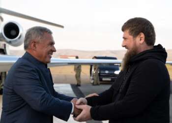 Минниханов и Кадыров жмут руки