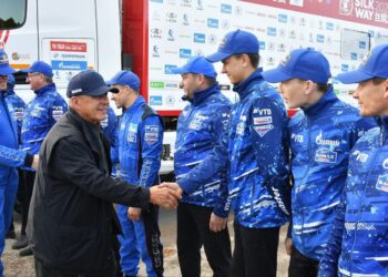 Минниханов поздравил «КАМАЗ-Мастер» с успешным завершением сезона