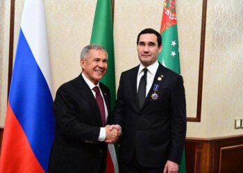 Рустам Минниханов вручил Президенту Туркменистана орден «Дуслык»