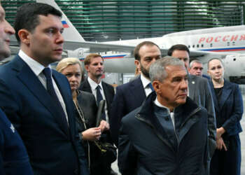 Минниханов и Алиханов посетили Казанский авиазавод