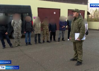 Из Нижнекамска в зону СВО служить по контракту отправились девять человек, в том числе одна женщина