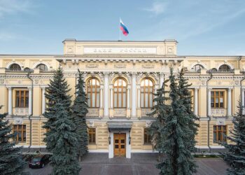 Центробанк поднял ключевую ставку до 21%