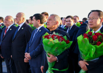 Минниханов возложил цветы