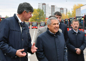 Минниханов осмотрел автобусы