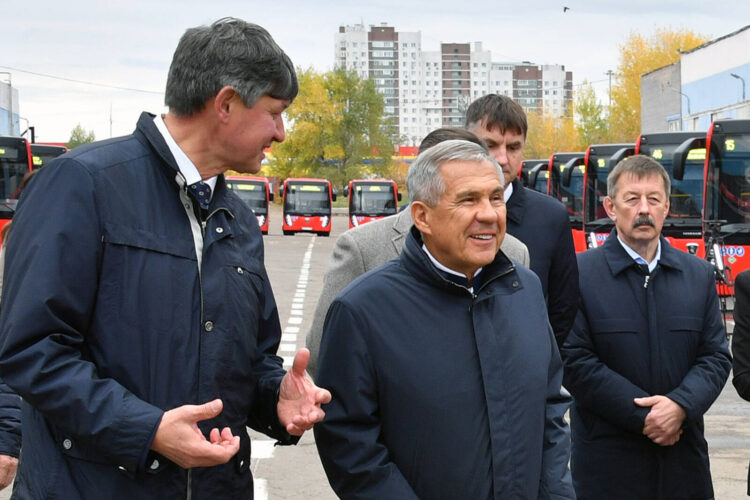 Минниханов осмотрел автобусы