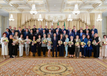 Мухаметшин наградил татарстанцев