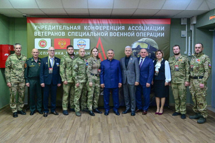 Раис РТ с бойцами СВО