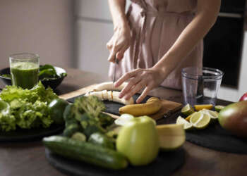 Секреты долголетия: Как правильное питание может спасти здоровье пожилых людей