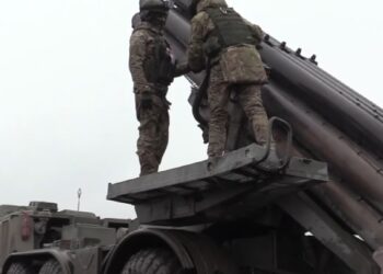 Минобороны: ВС РФ нанесли удары по украинскому НПЗ