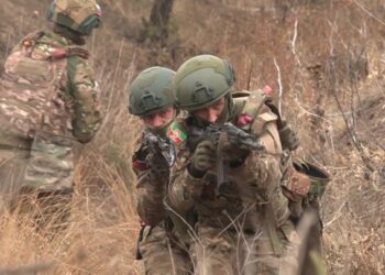 Российские штурмовики: овраги помогают нам подобраться к врагу