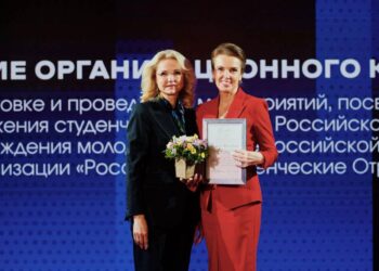 Голикова вручила благодарственные письма заместителям генерального директора ПАО «КАМАЗ»