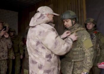 Минниханов опубликовал кадры награждения бойцов 430-го мотострелкового полка