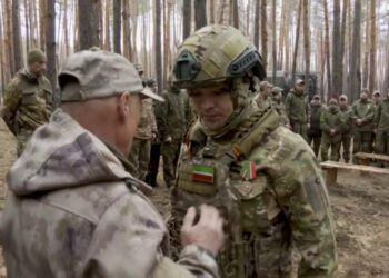 Минниханов опубликовал кадры награждения бойцов 621-го гаубичного дивизиона