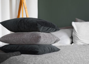 В Нижнекамском центре «Милосердие» начали изготавливать подушки для бойцов СВО