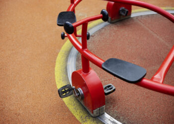 В Казани директора  фирмы осудят за травмирование ребенка на спортплощадке