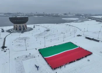 В Казани развернули самый большой флаг Татарстана