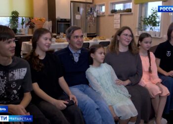 «Благодаря маме мы все есть на этой земле»: татарстанцы поздравили матерей с праздником