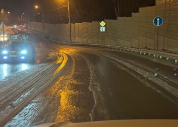 В Казани на ул. Фермерское шоссе ограничено движение из-за гололеда