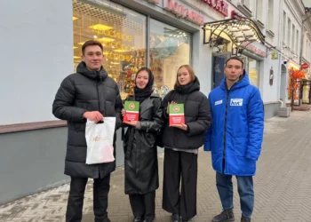 В Казани раздали более 200 Конституций РТ в честь праздника